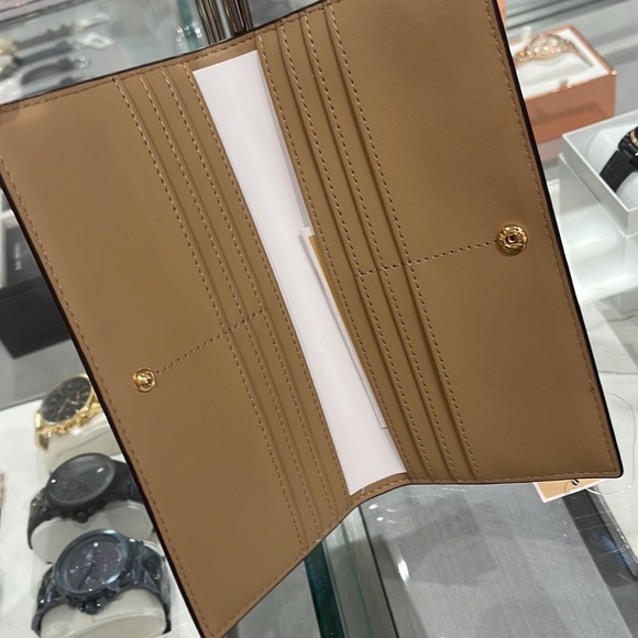 MICHAEL KORS
Reed Large Snap Signature Wallet
Style: 35S3G6RE3B
Camel Multi 
NWT - Picture 9 of 16